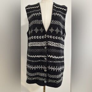 V-neck Vintage Sweater Vest Size Medium Heavy Black White Embroidery Detail